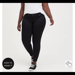 LUXE SKINNY JEAN - SATEEN STRETCH BLACK